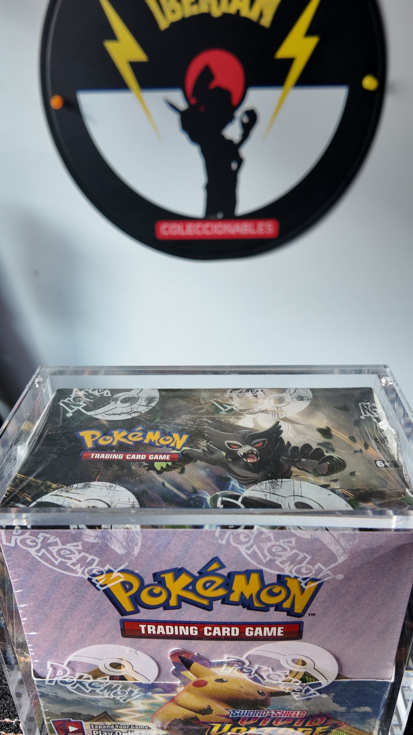 Booster Box Vivid Voltage , ingles , sellada