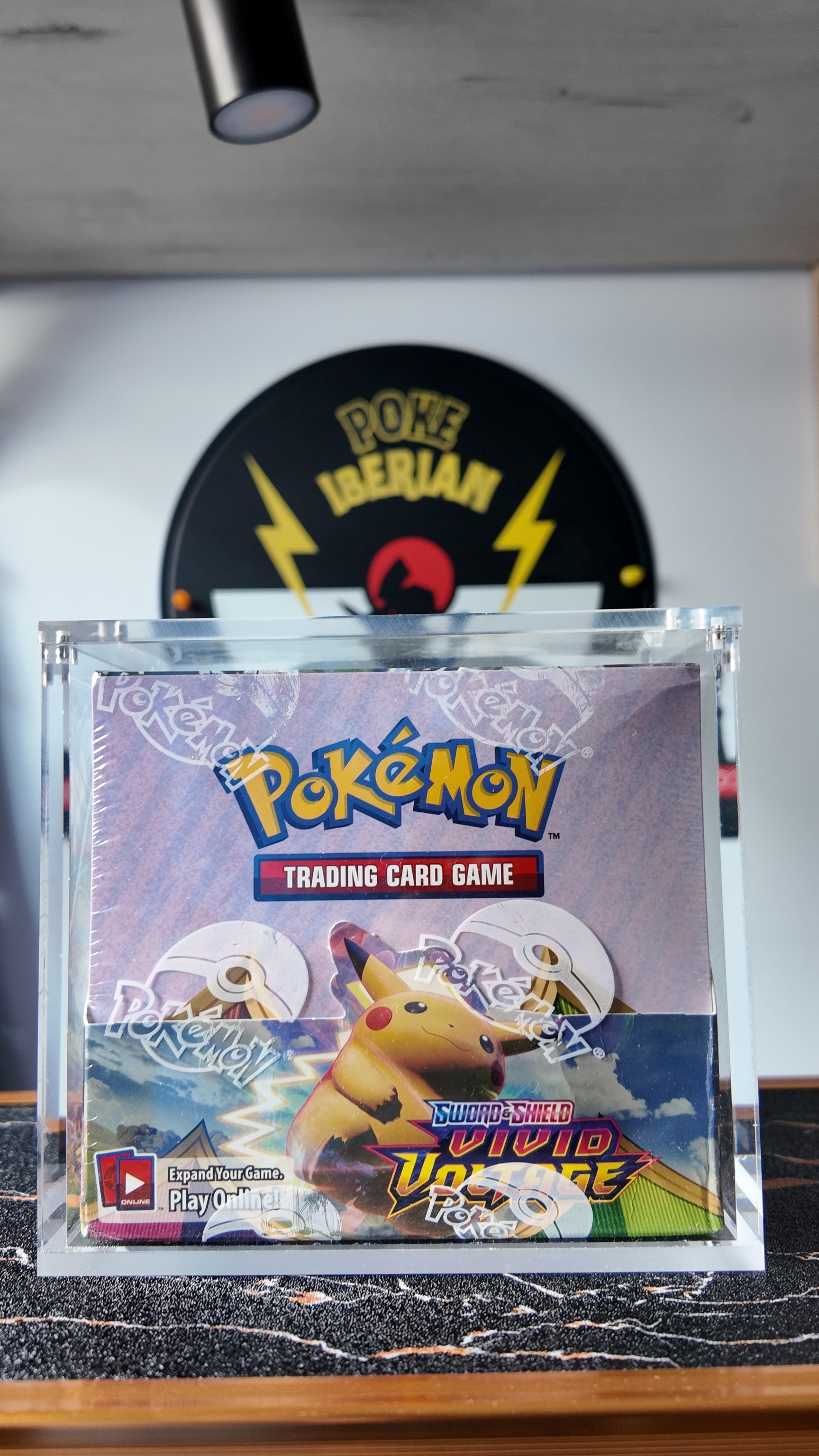 Booster Box Vivid Voltage , ingles , sellada
