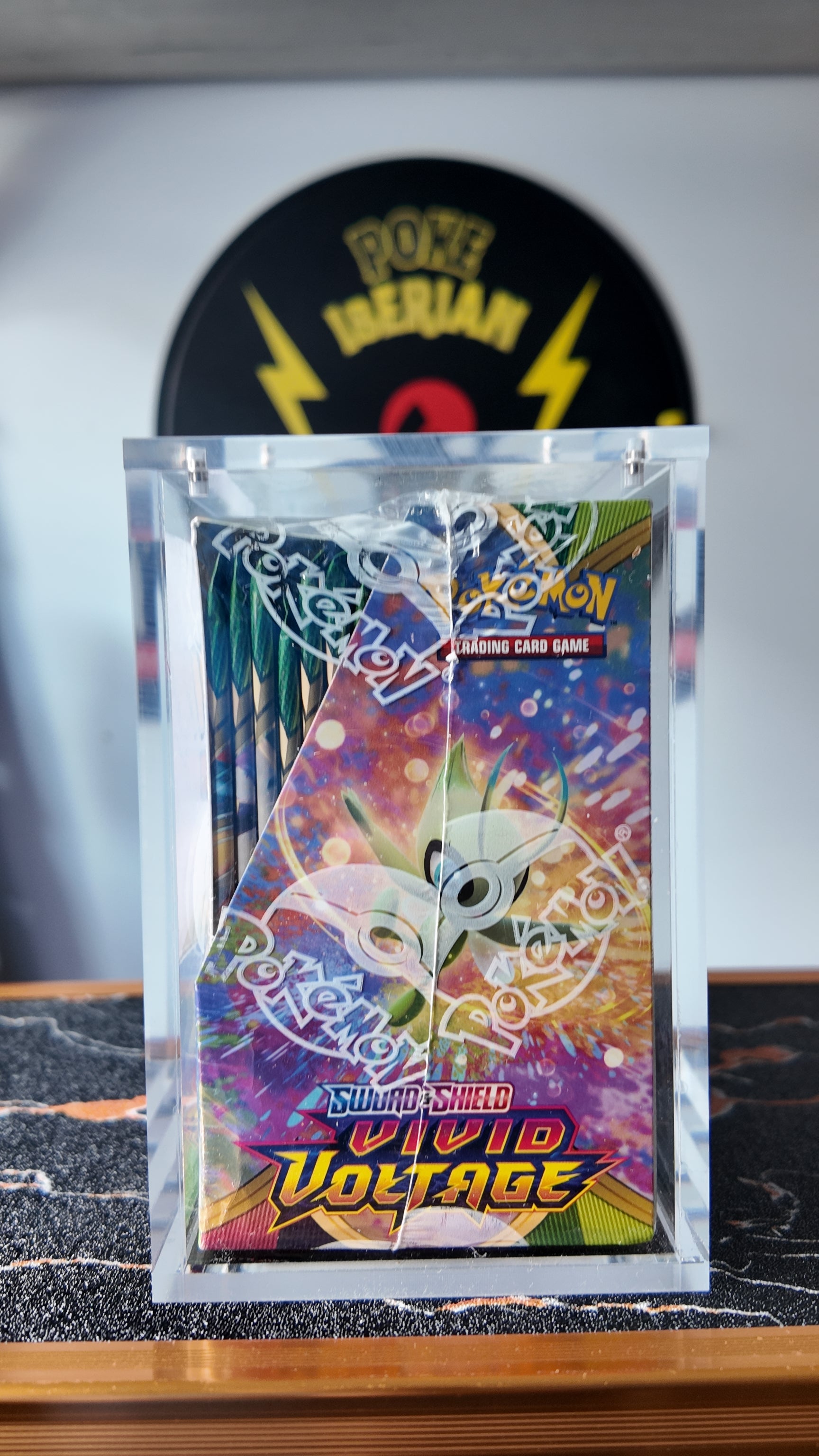 Booster Box Vivid Voltage , ingles , sellada