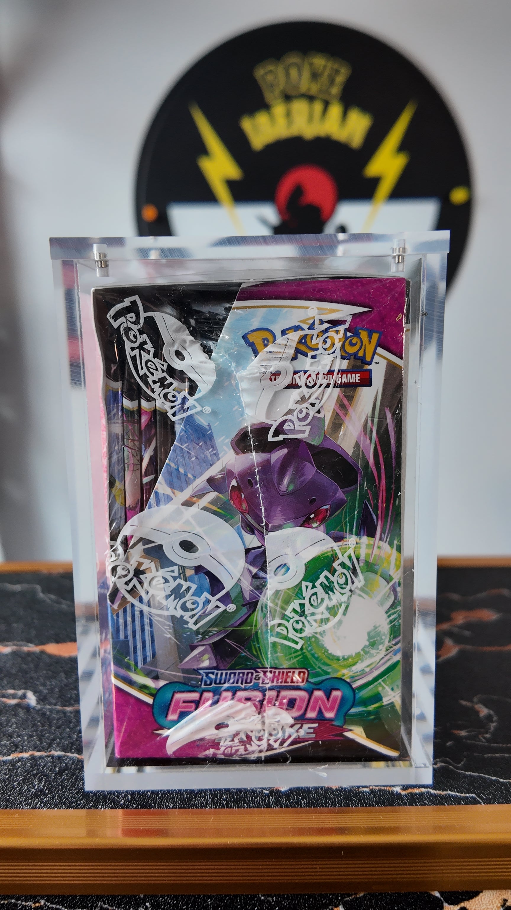 Booster Box Fusión Strike +Acrílico , Ingles