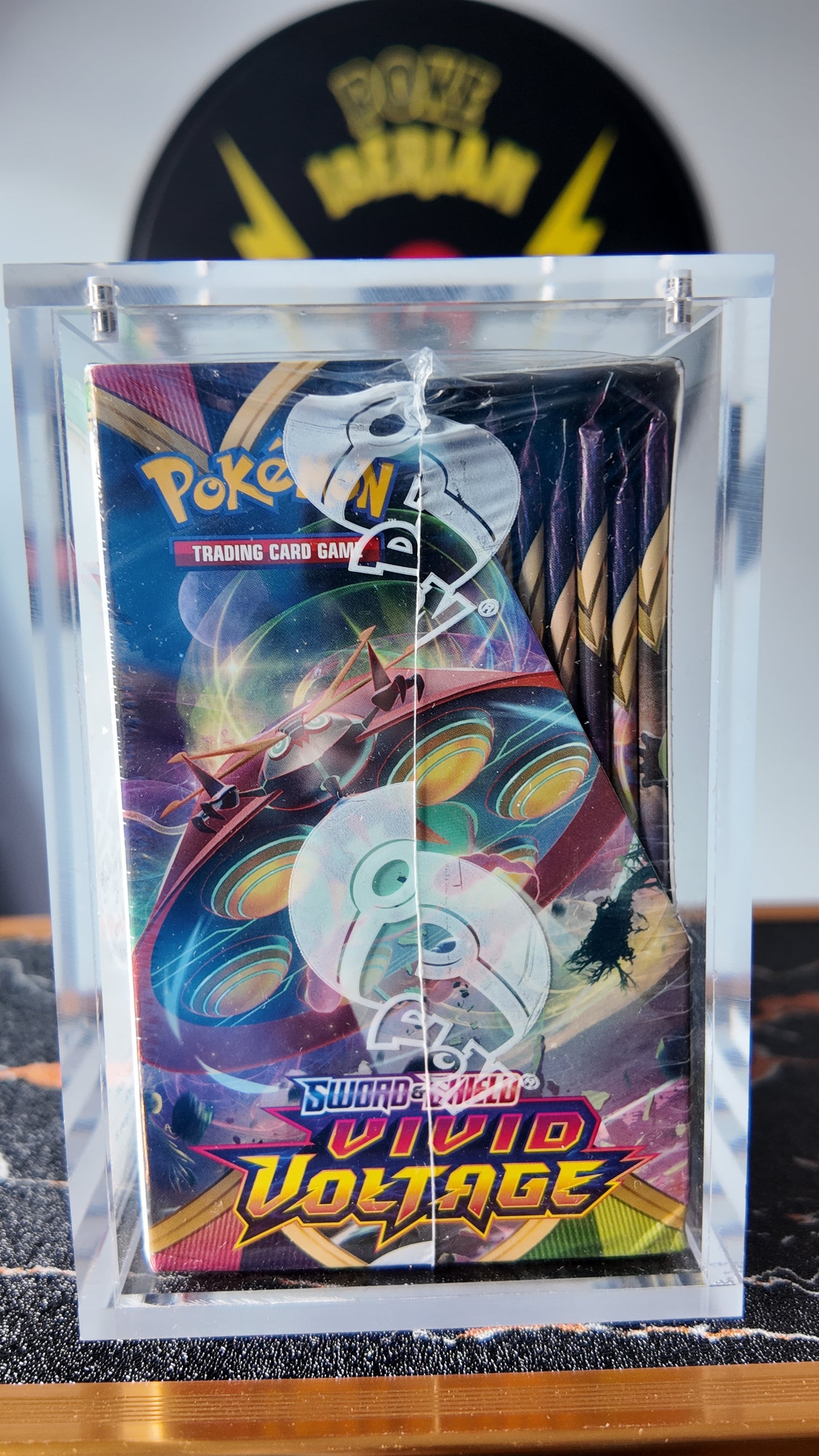 Booster Box Vivid Voltage , ingles , sellada